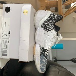 Kids Harden Vol. 4 size 7